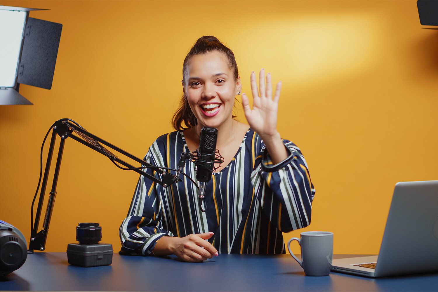 3. ดึงดูดความสนใจตั้งแต่วินาทีแรก - Aiman อุปกรณ์สตูดิโอครบวงจร สำหรับมือใหม่ถึงมืออาชีพ 